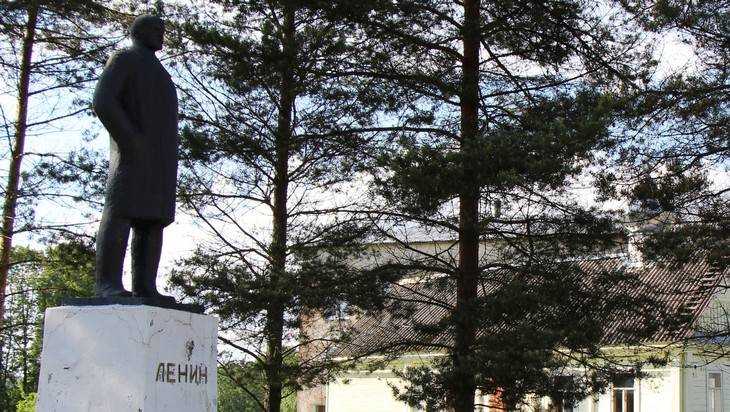 В райцентре Орловской области монументу Ленина отпилили голову
