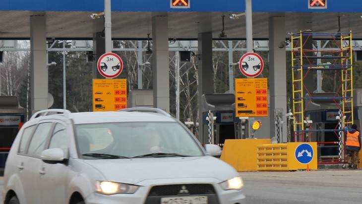 Брянские водители застряли в гигантской пробке на платном участке Киевской трассы