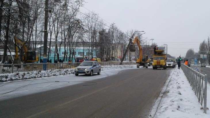 В Брянске на Московском проспекте в траншее ливнёвки погиб рабочий