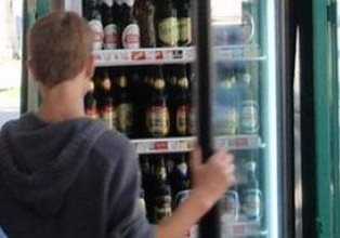 Брянец  похитил из магазина  семь банок пива