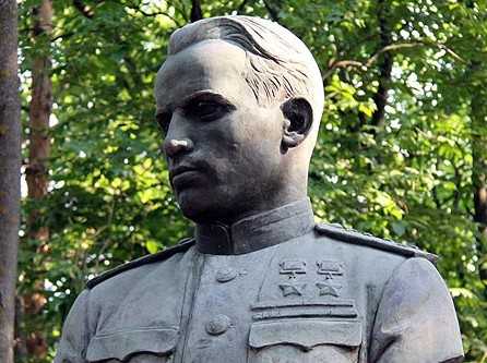 Брянск отпразднует 96 годовщину со дня рождения летчика-аса Камозина