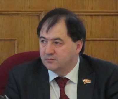 Улыбчивого брянского депутата Романа обвинили в захвате дороги