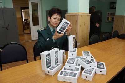 Через Брянск в столицу везли не продаваемые в России смартфоны