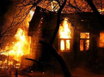 Во время пожара в брянском посёлке погиб пенсионер