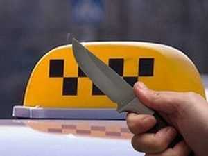 На брянского таксиста напал юный разбойник с ножом