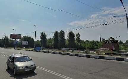 На проспекте Московском в Брянске микроавтобус сбил на «зебре» двоих пешеходов
