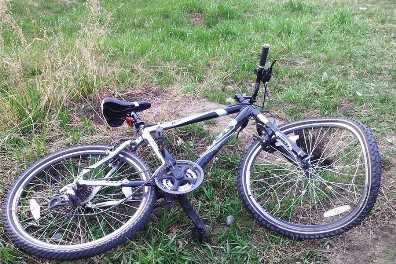В Комаричском районе иномарка сбила пожилого велосипедиста