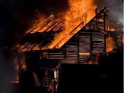 В брянской деревне Сельцо при пожаре погибли два человека