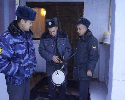 В трубчевском посёлке полиция выявила семерых самогонщиков