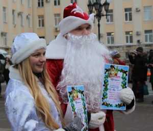 В Брянске отмаршировал парад Дедов Морозов