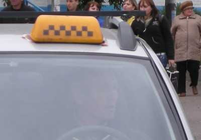 Двадцатилетняя жительница Брянска  получила травму в такси
