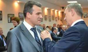 Брянский губернатор навешал медалей героям стабильности