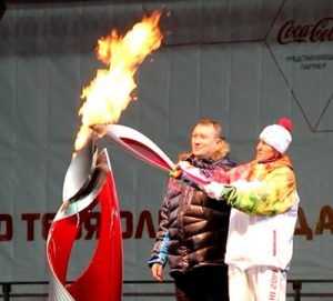 Брянск зажег чашу Олимпийского огня и отправил его в Курск