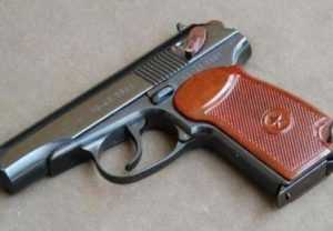 Брянский подросток украл на рынке пневматический пистолет