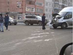 В ДТП с маршруткой на Авиационной в Брянске пострадали четверо