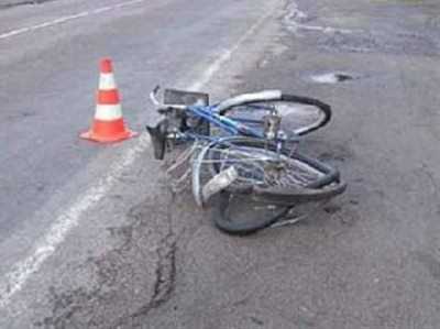 В Дятьковском районе иномарка сбила пенсионерку-велосипедистку