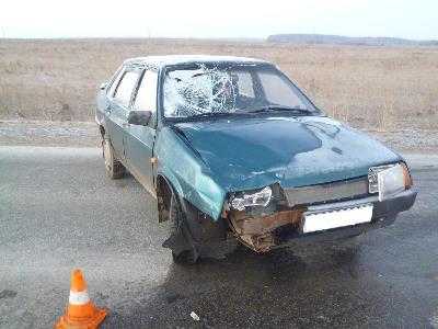На брянской трассе легковушка, объезжая «УАЗ», убила его пассажира
