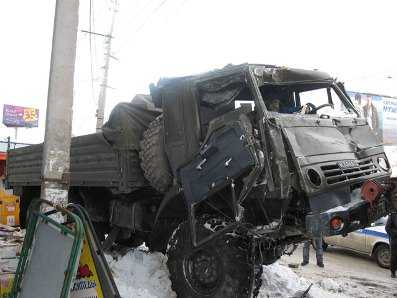 В брянской войсковой части "КАМАЗ"  убил водителя легковушки