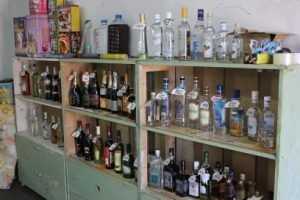В клинцовском гараже полиция нашла склад поддельного алкоголя
