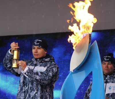 Брянский огонь Паралимпийских игр принял силу стеклодувного горна