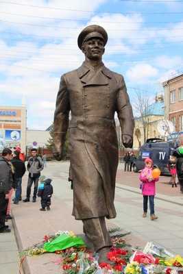 В Брянске открыли  памятник Юрию Гагарину