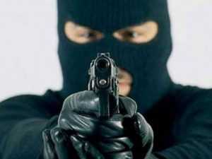 В Брянске вооружённый разбойник ограбил ювелирный магазин