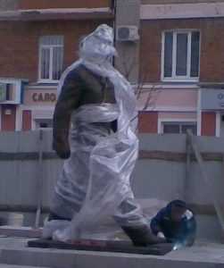 В Брянске установили памятник Юрию Гагарину