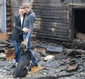Молодая брянская пара едва не сгорела в своем доме в Судке