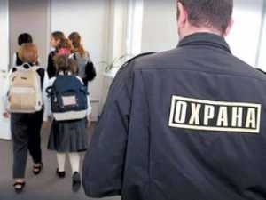 В брянской школе охранник украл телефон у ребёнка