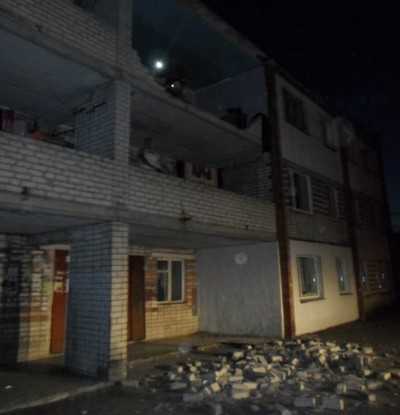 В Брянске обрушилась часть балкона общежития