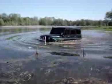 В брянской деревне «УАЗ» упал в озеро – погибли три человека