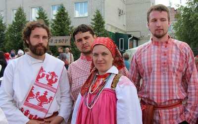 На славянском фестивале курских соловьев угостили брянским хамством
