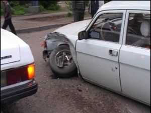 На брянской трассе «Волга» убила пешехода и протаранила иномарку