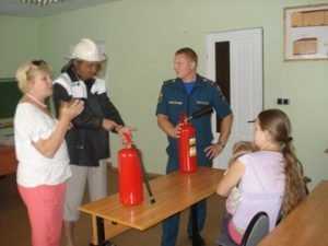 Брянские спасатели провели урок безопасности для украинских беженцев