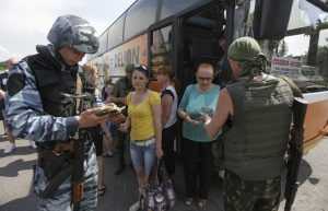 Жители восточной Украины бегут от войны