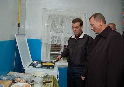 Дмитрию Медведеву раскроют лукавую брянскую сказку