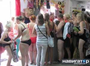 Ради секонд-хенда евроукраинцы оголились прямо в магазине