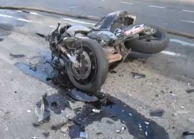 Под Брянском мотоциклистов убили фургон и иномарка (видео)