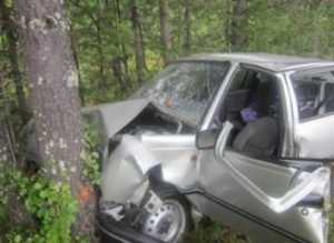 Брянец погубил пассажирку, на иномарке врезавшись в дерево