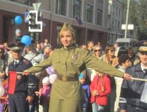 Парад поколений в Брянске: счастливые дети и грустные чиновники
