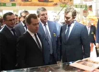 Премьер-министр Медведев посетил брянскую выставку на «Золотой осени»