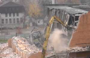 В Брянске снесли бывший кинотеатр «Россия» (видео)