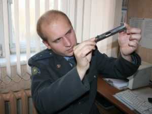 Продавец оружия пытался переправить через Брянск  детали пистолета