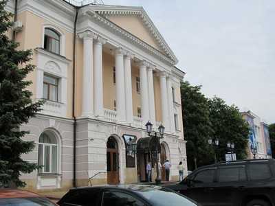 Хозяевам гостиницы «Чернигов» запретили рубить деревья в центре Брянска