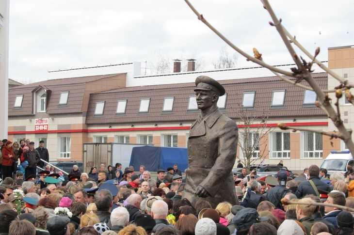 Автор памятника Гагарину будет судиться с брянскими властями