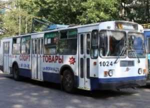 В Брянске троллейбус врезался в столб – пострадали три пассажира