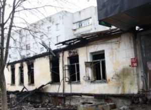 В сгоревшем общежитии брянского 111 завода погибла женщина