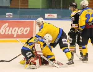 Хоккейный «Брянск» вырвал победу у «Кристалла» в серии буллитов