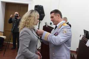 Храброй сотруднице брянской полиции вручен орден Мужества