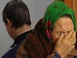 В брянском селе пьяный разбойник пытался задушить бабушку